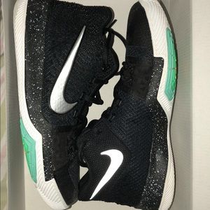 Kyrie 3 Black Basketball Shoes